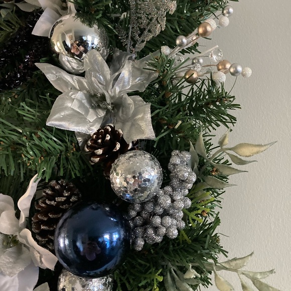 Christmas Holiday Silver & Blue Wreath 22” - Picture 5 of 6